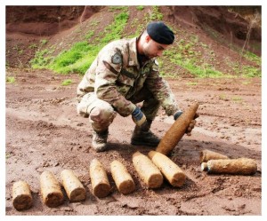 Esercito, operatore del Genio militare con le bombe ritrovate ieri